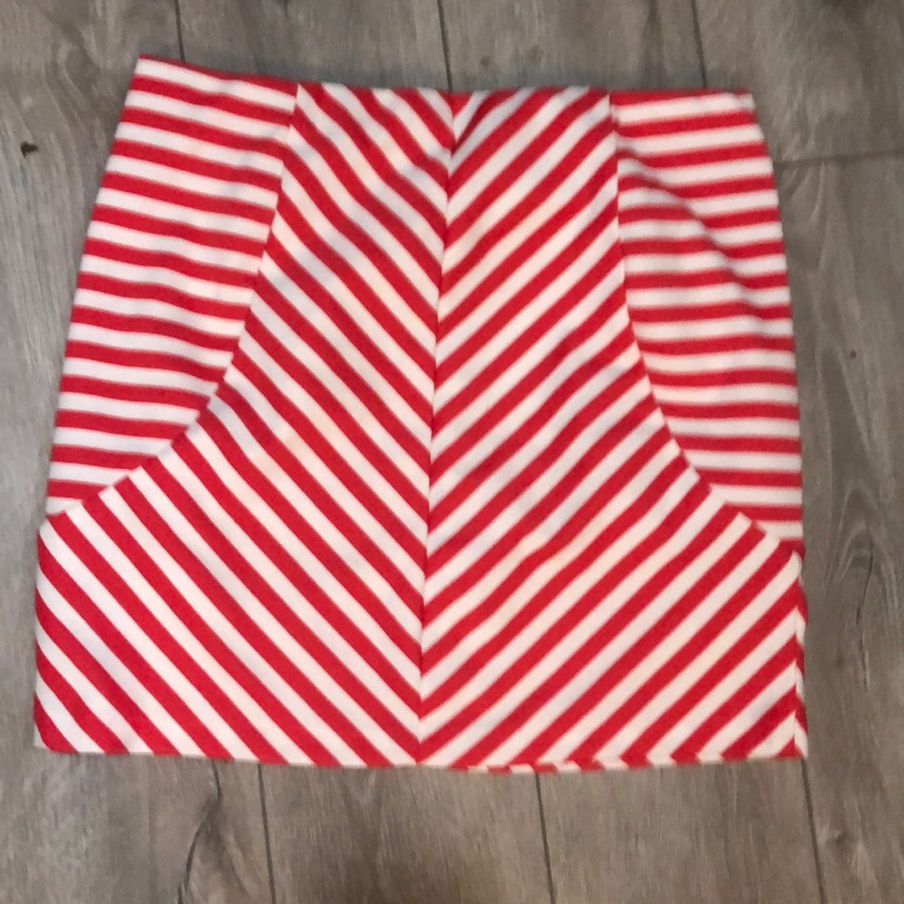 Adorable striped mini skirt with elastic waist